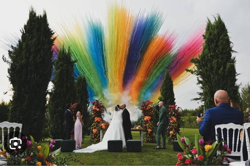 Smoke bomb