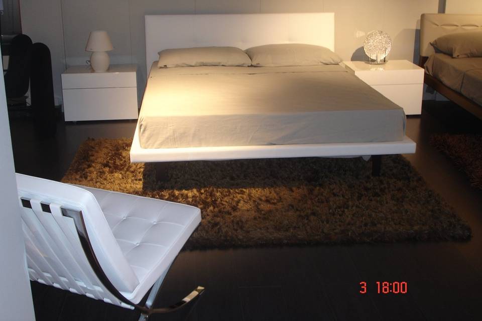 Letto in pelle bianca