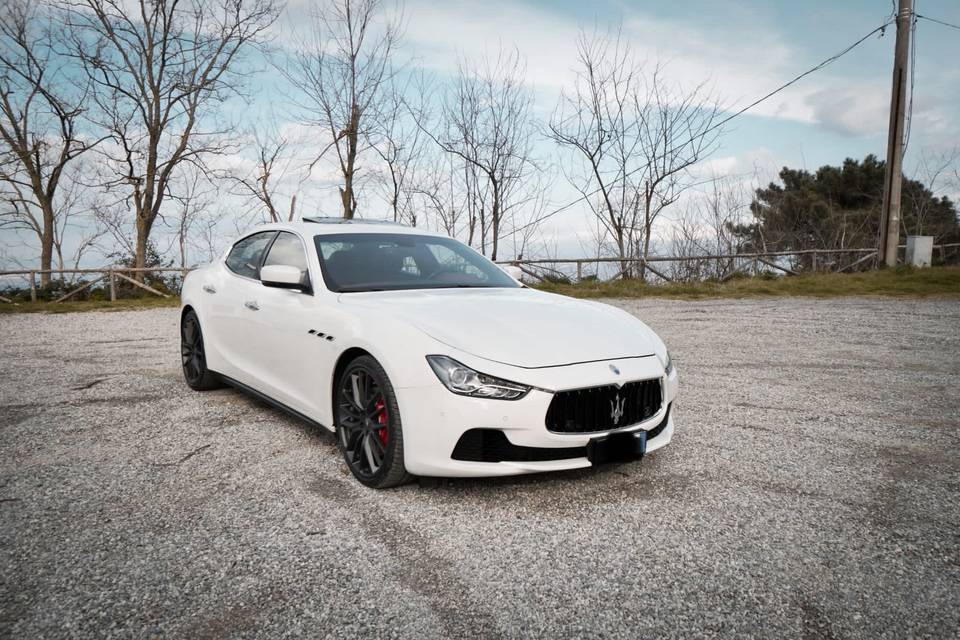 Maserati ghibli bianco gransp