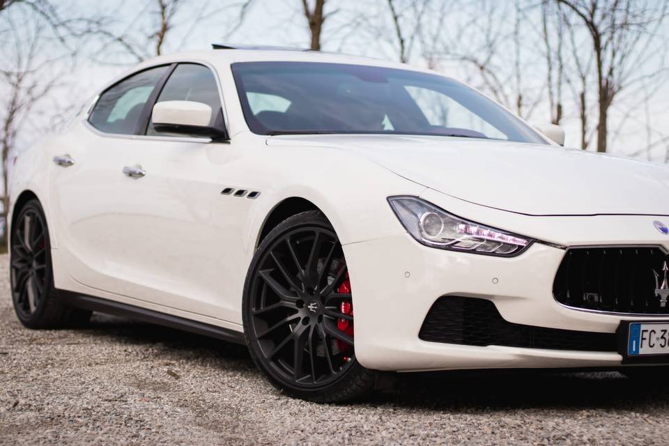 Maserati ghibli bianco gransp