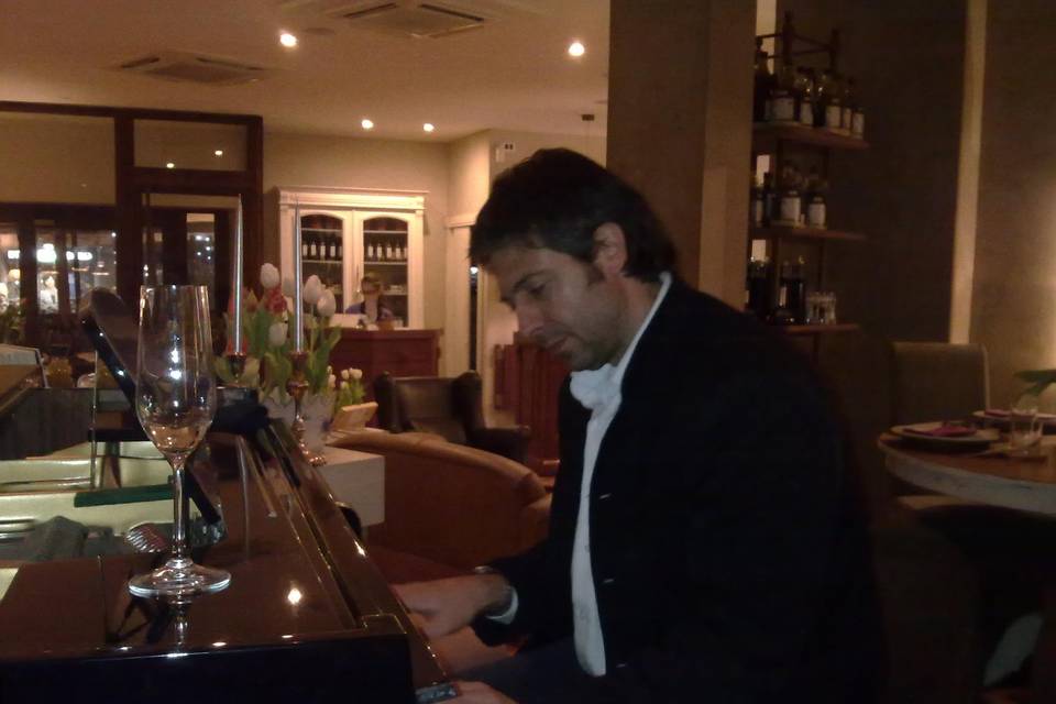 Piano soft live aperitivo....