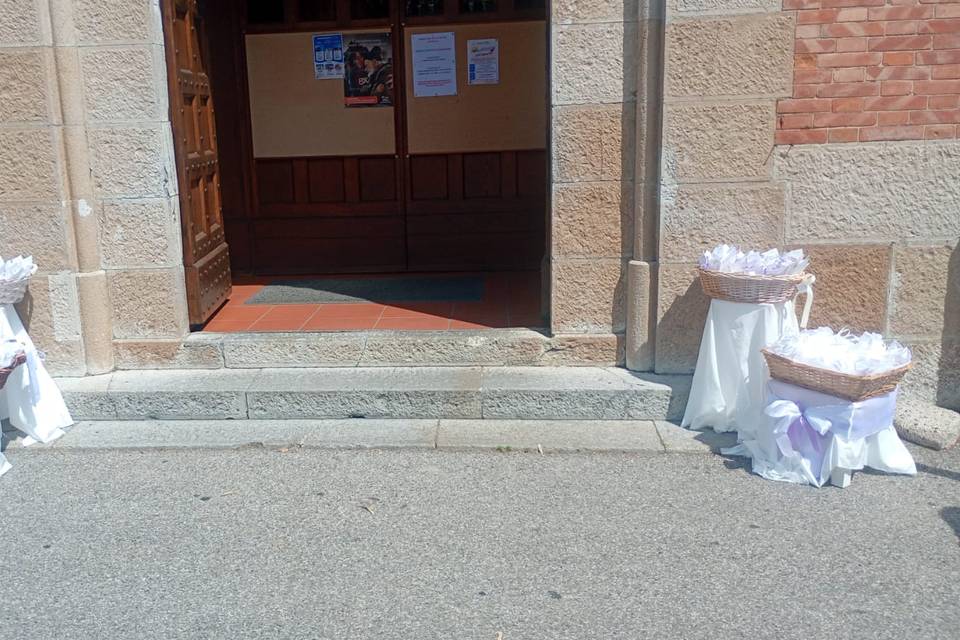 FUORI CHIESA