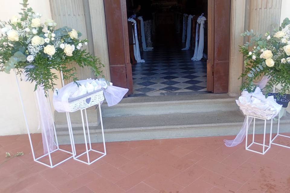 FUORI CHIESA