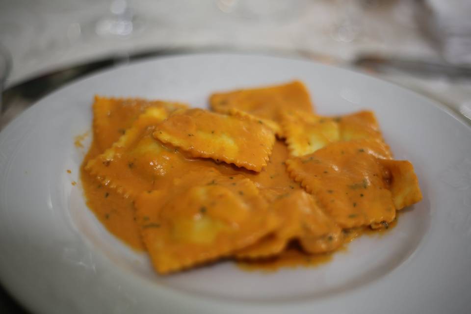 Ravioli in salsa rosa