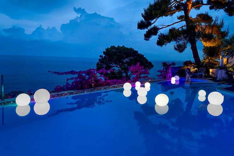 Luce in piscina