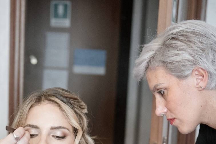 preparazione trucco e acconcia