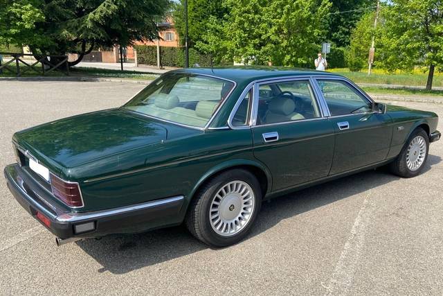 Jaguar esterno 2