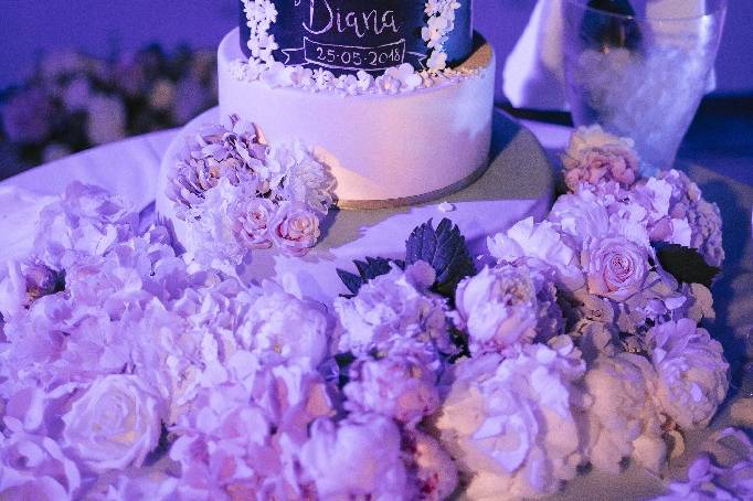 Momento wedding cake