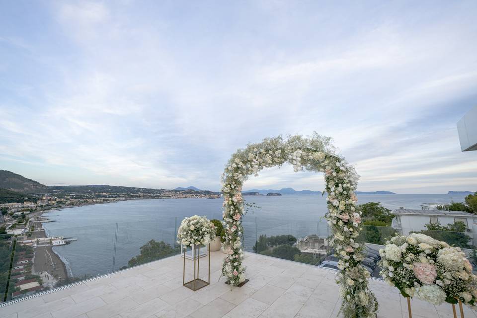 Arco fiori in terrazza infinit