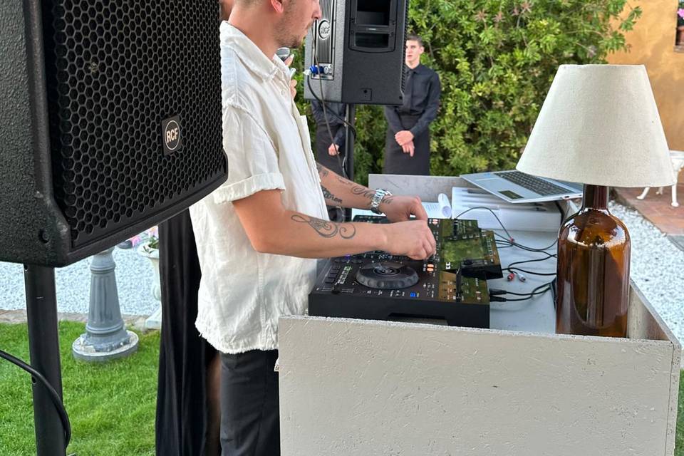 Dj set wedding