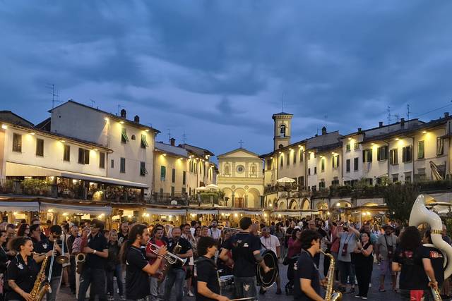 Large Street Band
