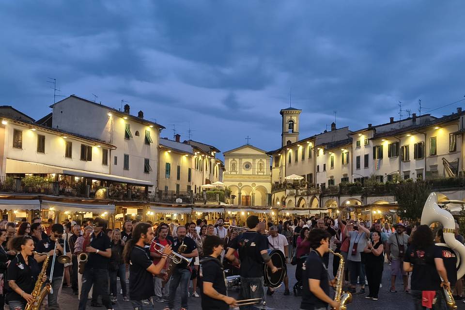 Large Street Band