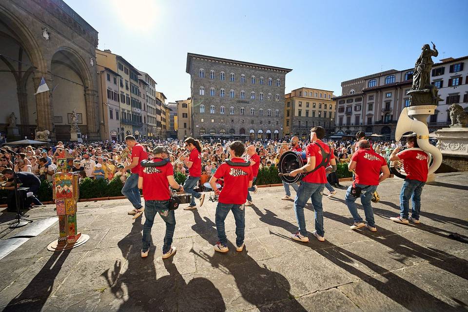 LARGE STREET BAND