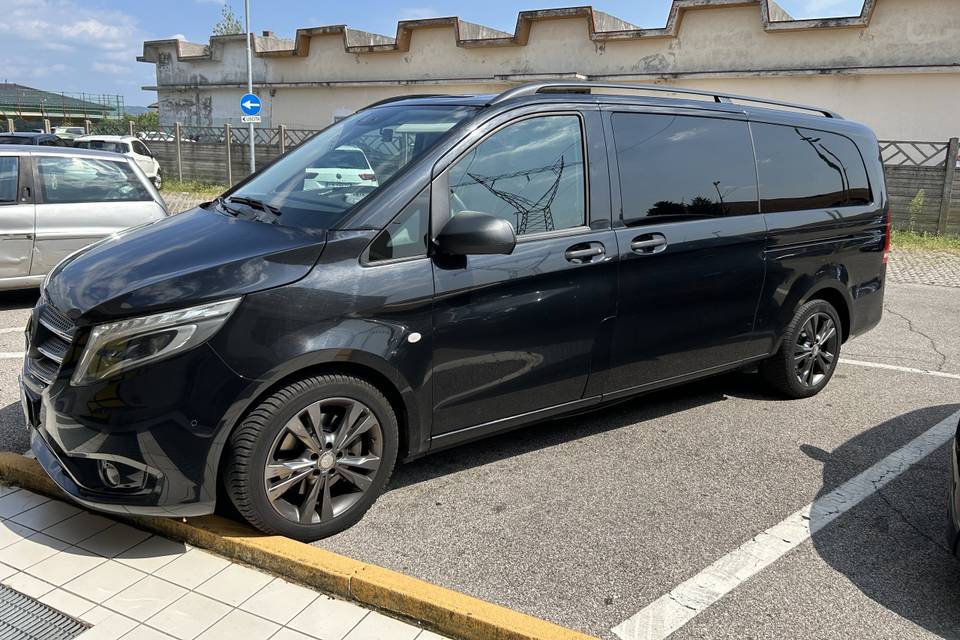 8 posti