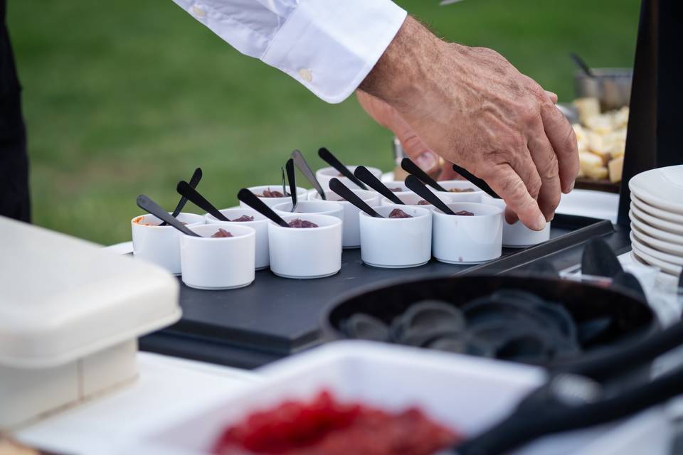 PRIMO PIANO_ PREPARAZIONE VASSOIE CATERING