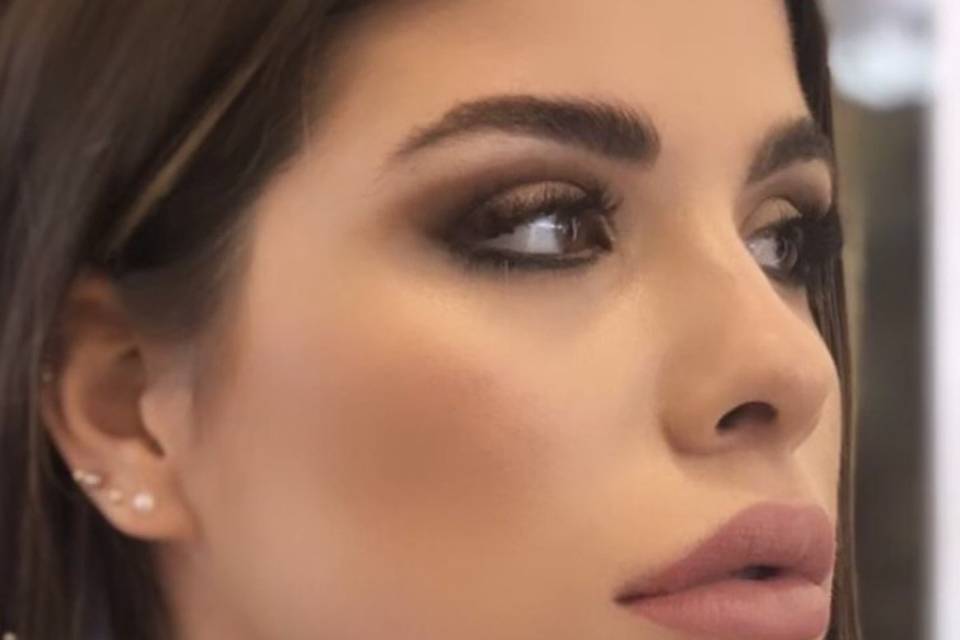 Bronze glam makeup