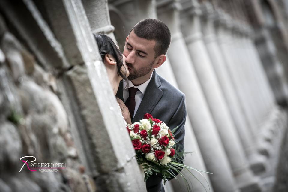 Tra le colonne