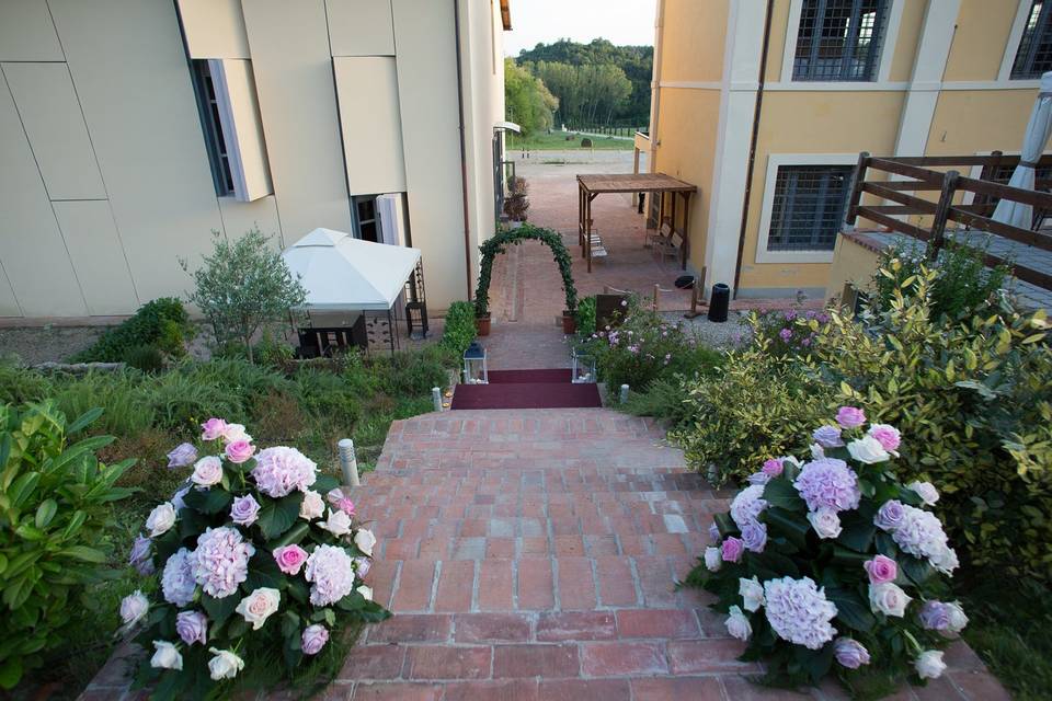 Entrata wedding in piscina