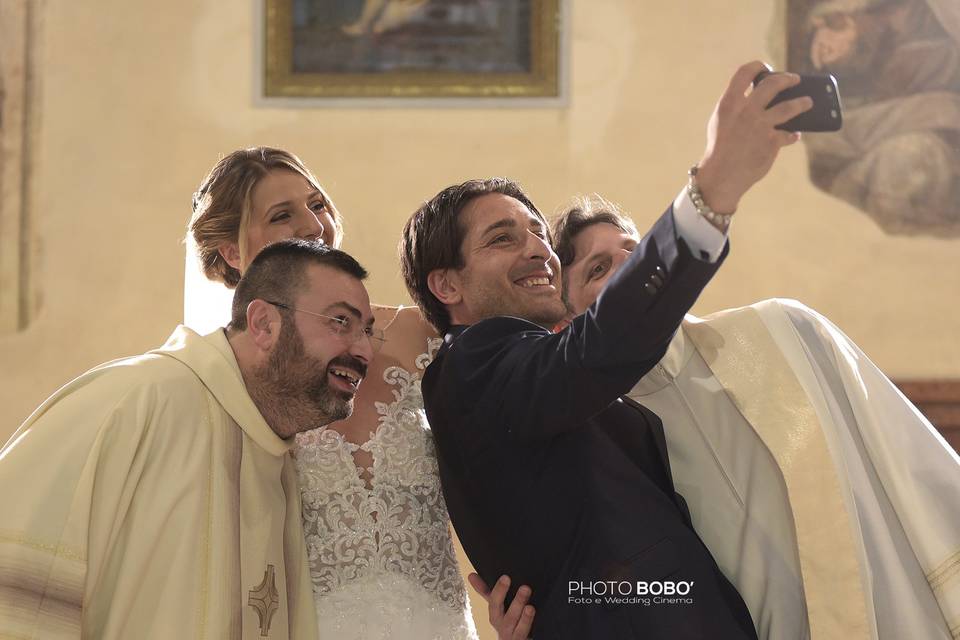 Selfie con il sacerdote