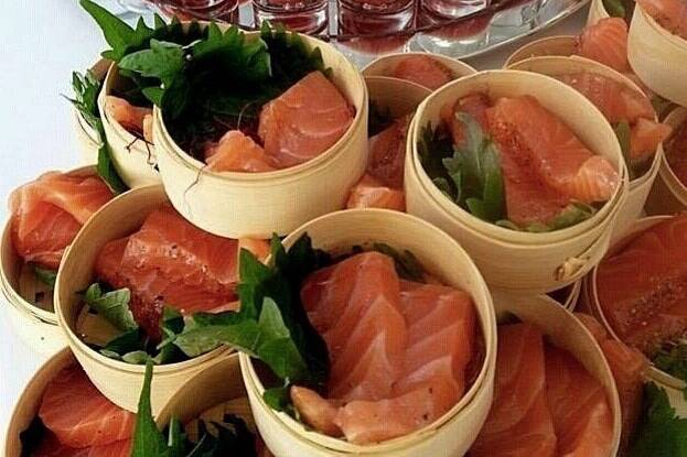 Sashimi di salmone e bloody ma