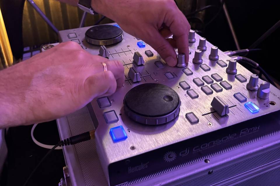 Dj