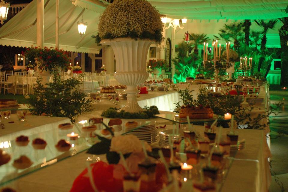 Cena ai bordi della piscina