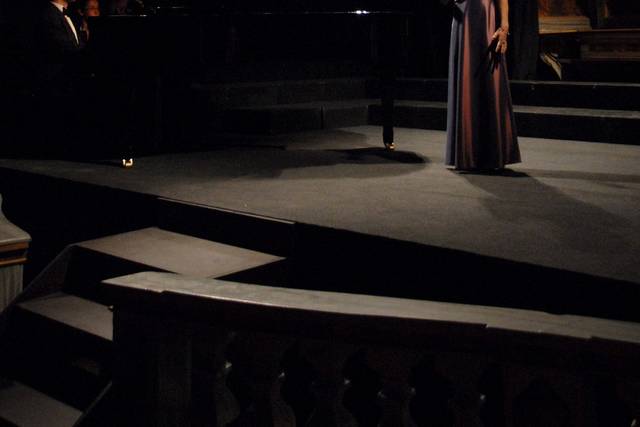 Romina e pianoforte in teatro