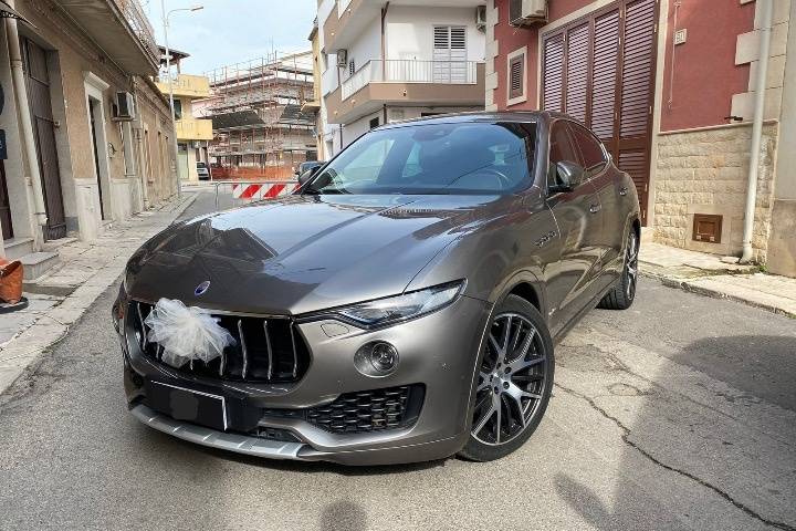 Maserati levante grigio