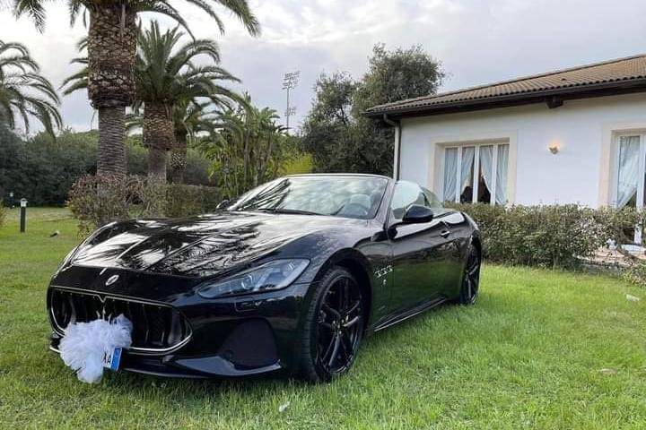 Maserati grancabrio nera