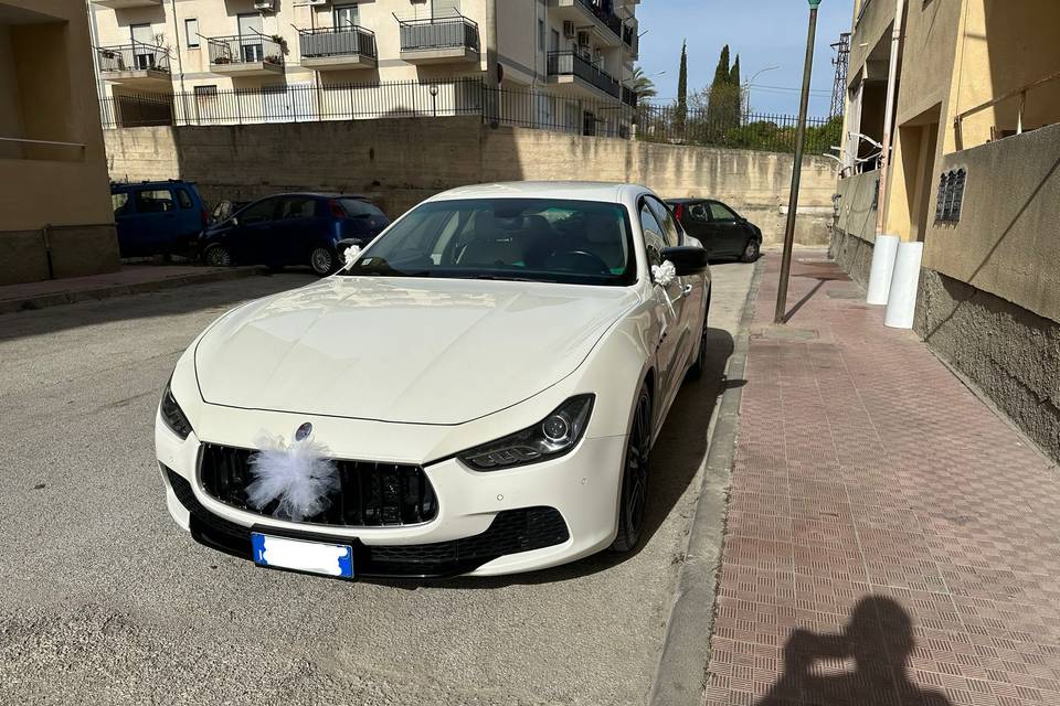 Maserati ghibli bianca