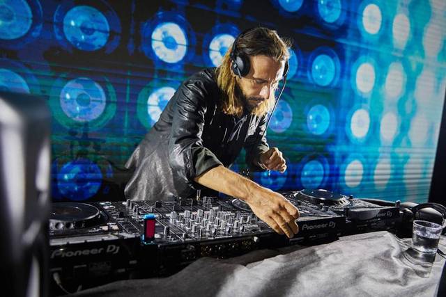 DJ SET