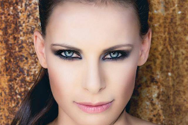 Manola Make Up