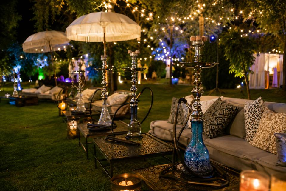 Giardino allestito con Shisha