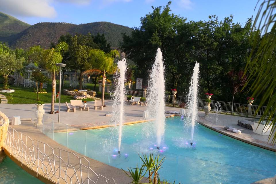 Pool fountains