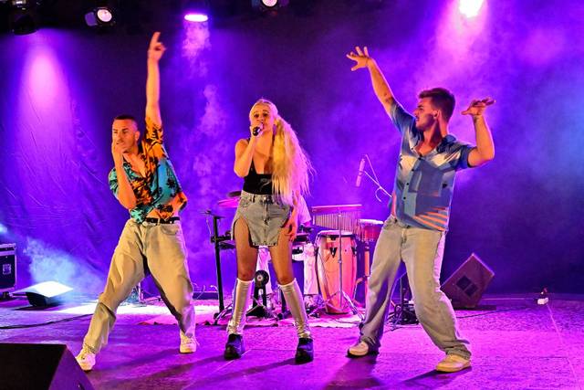 NikitA 90s Show Live