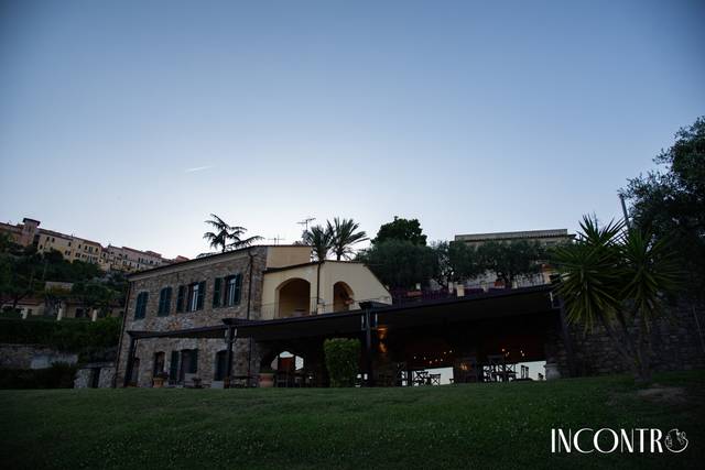 Incontro Ristorante esterno