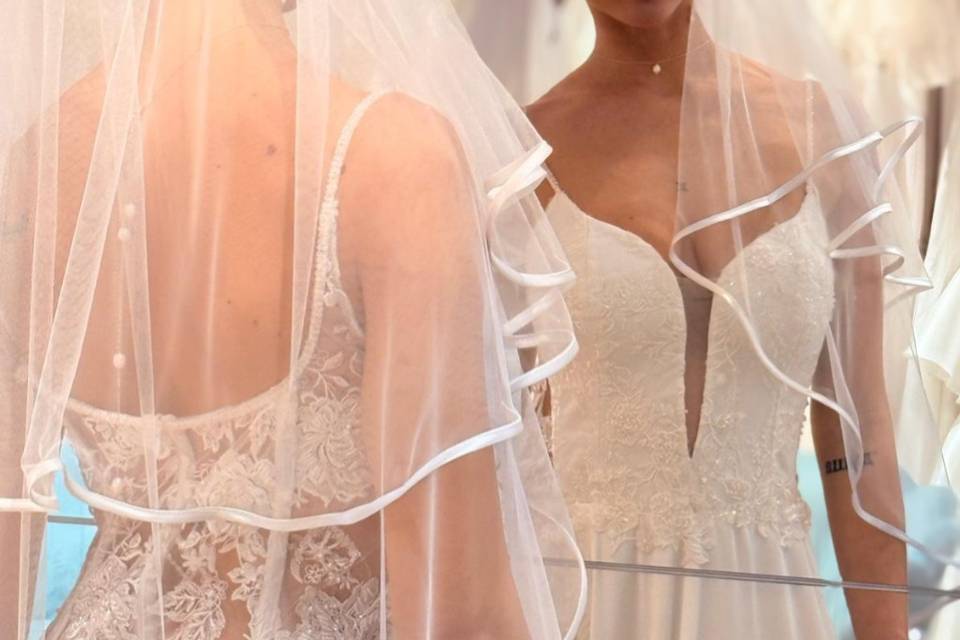 Abito sposa scollo profondo