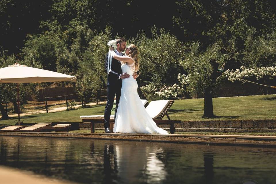 Bacio in piscina