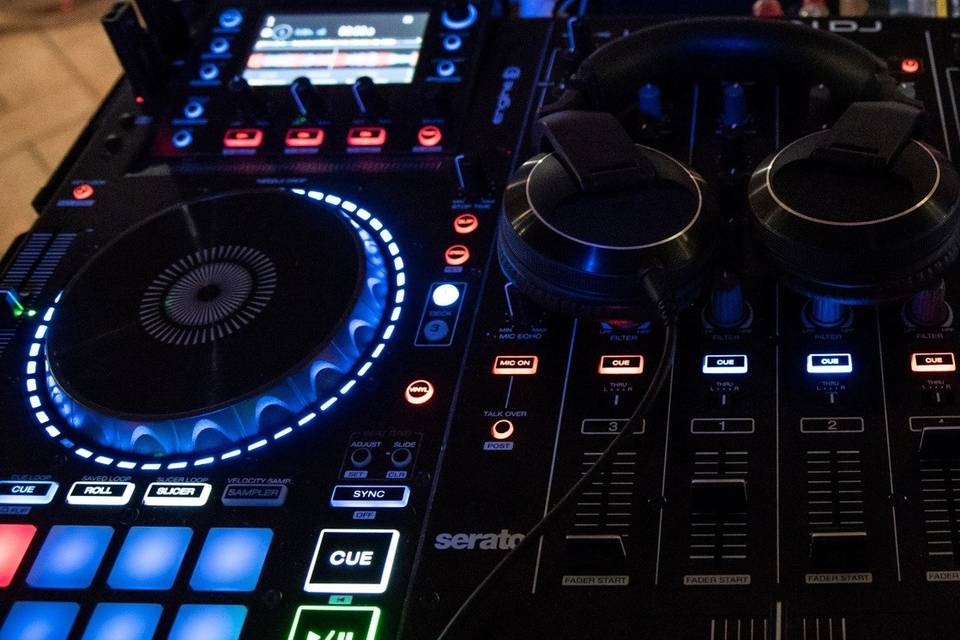 Con dj set per Party finale