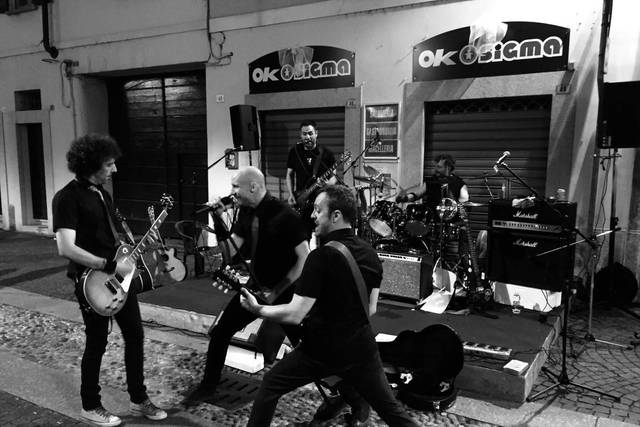 Live band