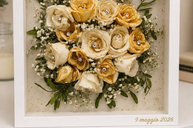 Bouquet in cornice