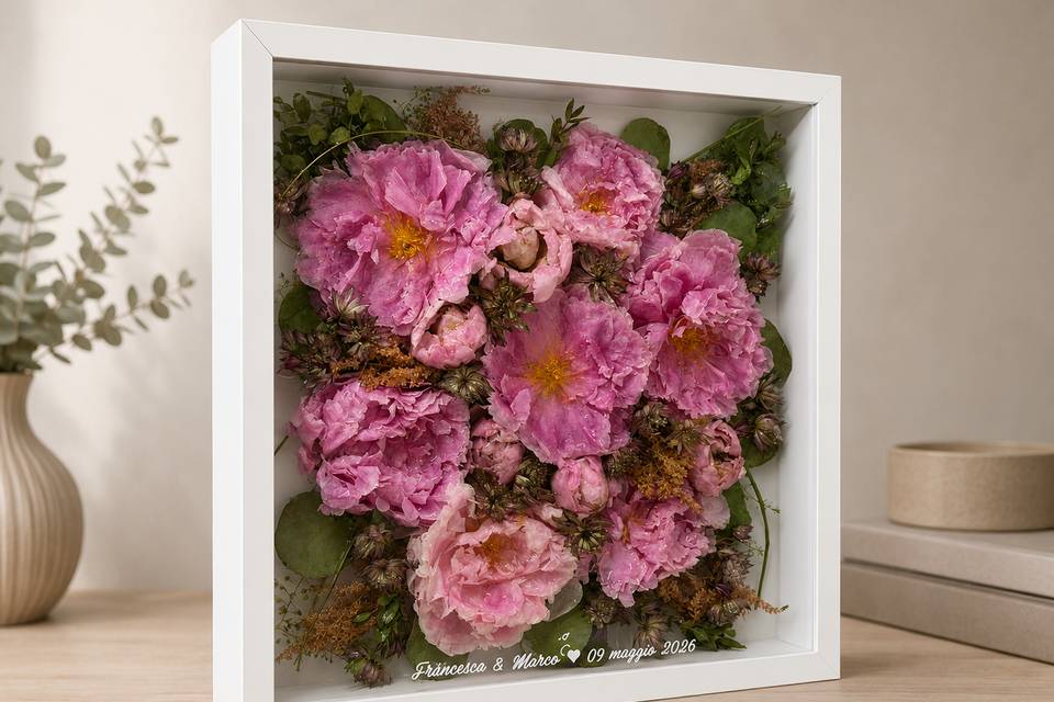 Bouquet in cornice