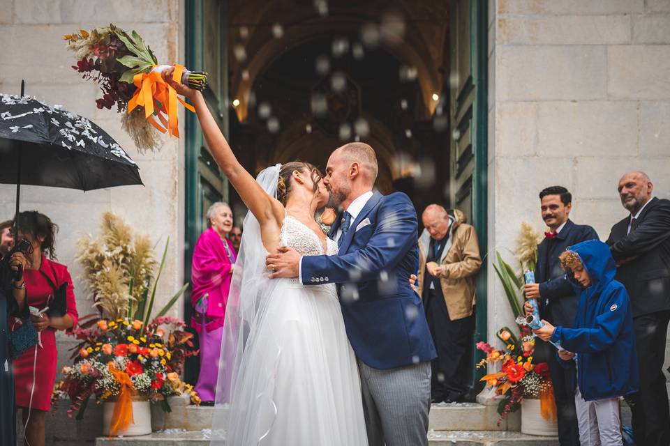 Wedding-first-kiss