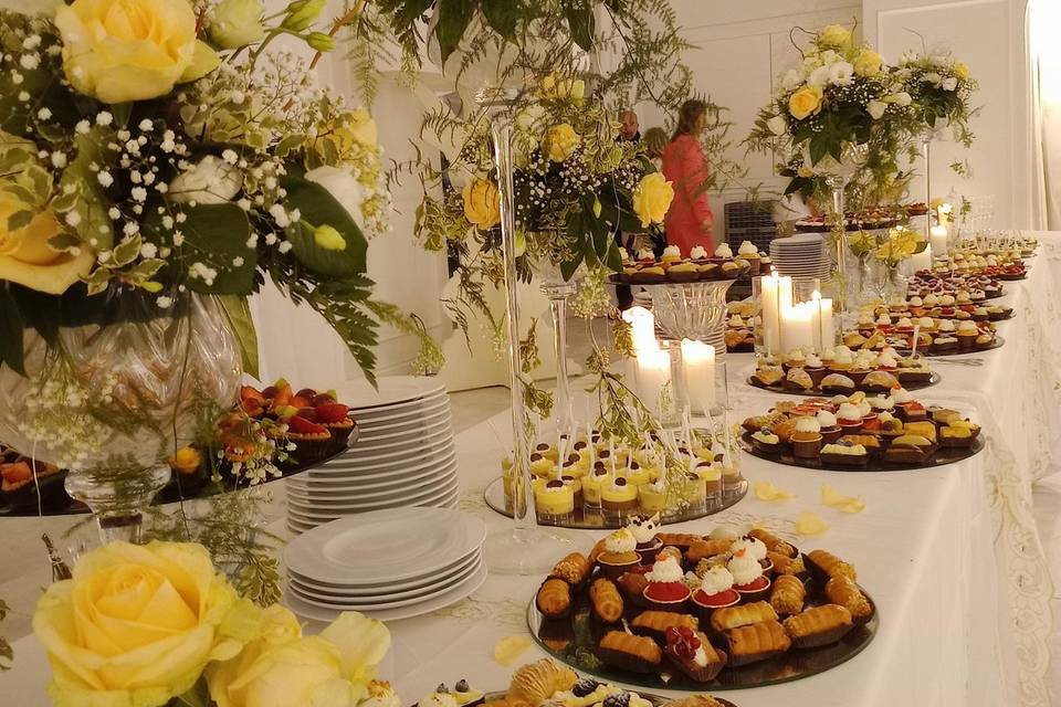 Buffet di piccola pasticceria