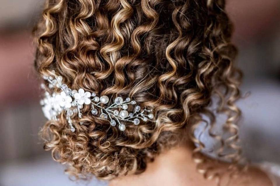 Sposa con capelli ricci