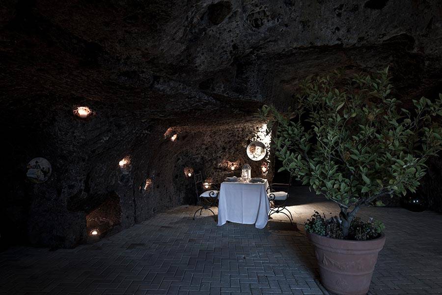 La grotta scavata nel tufo