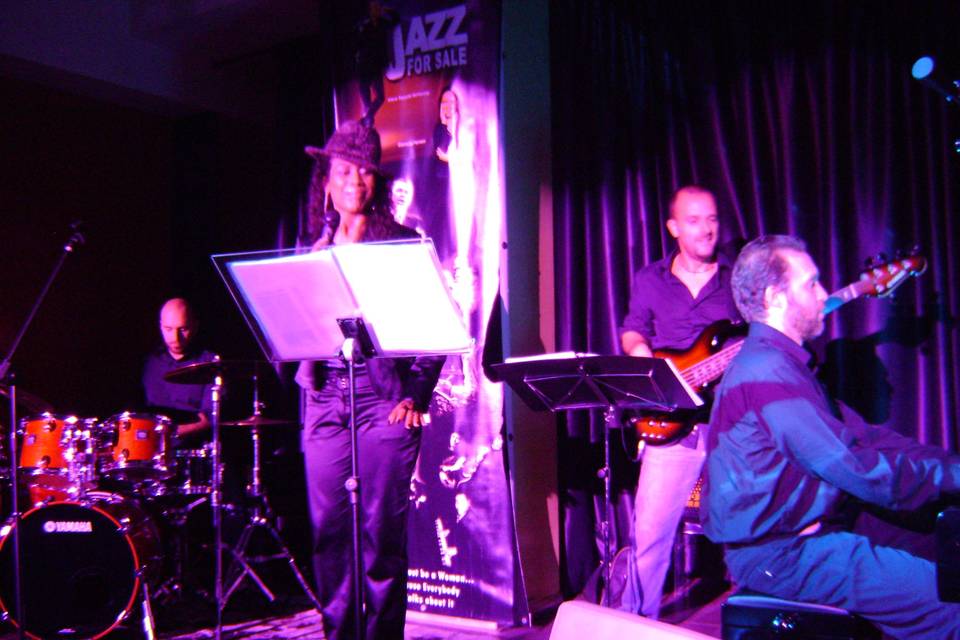 Sherrita Duran con Band