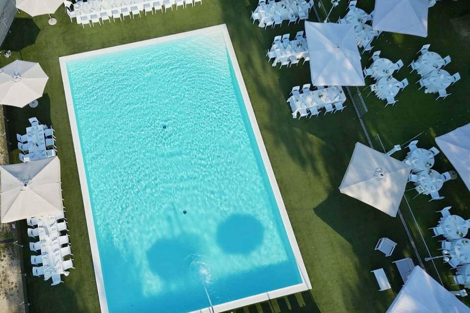 Cena a bordo piscina