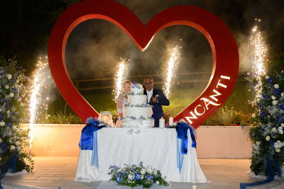 Taglio torta al cuore