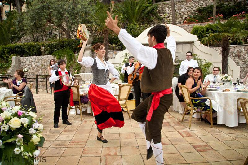 Cerimonia con danza siciliana